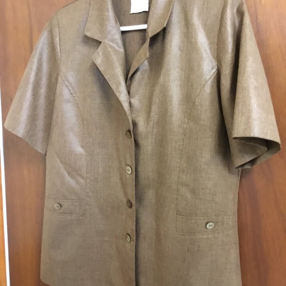 Short sleeve jacket and trousers.  Colour: copper